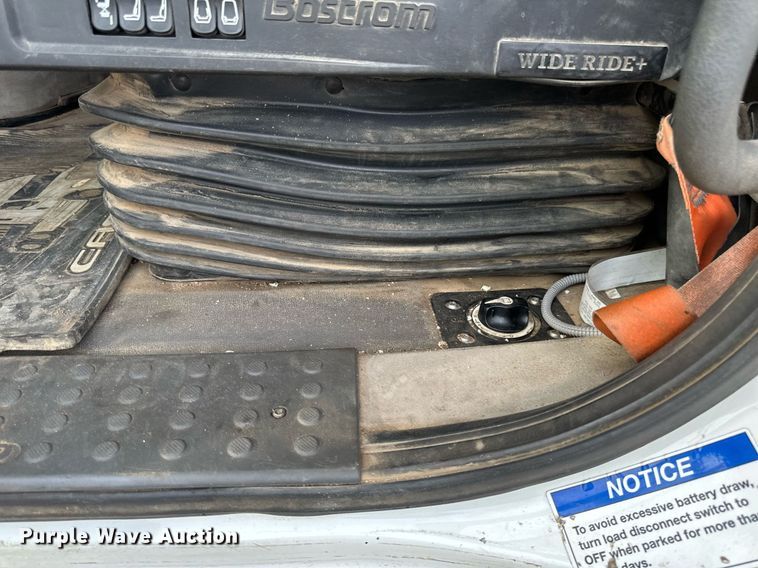 image for item DV0608 2015 Freightliner Cascadia 125 semi truck