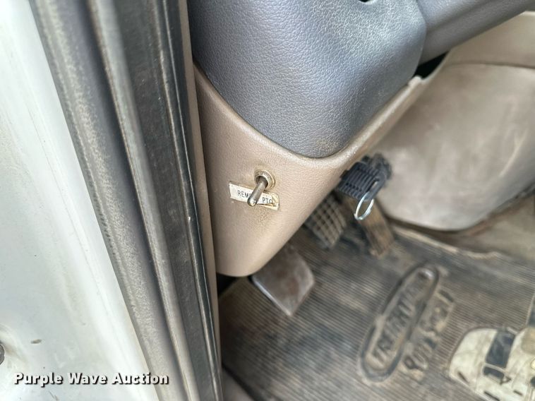 image for item DV0608 2015 Freightliner Cascadia 125 semi truck