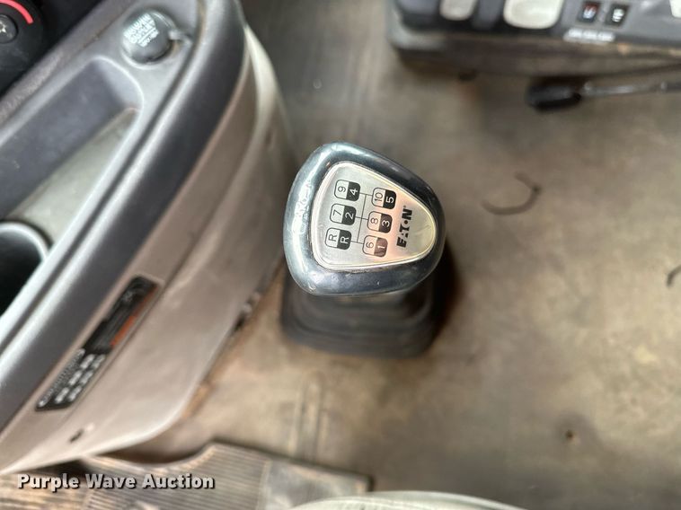 image for item DV0608 2015 Freightliner Cascadia 125 semi truck