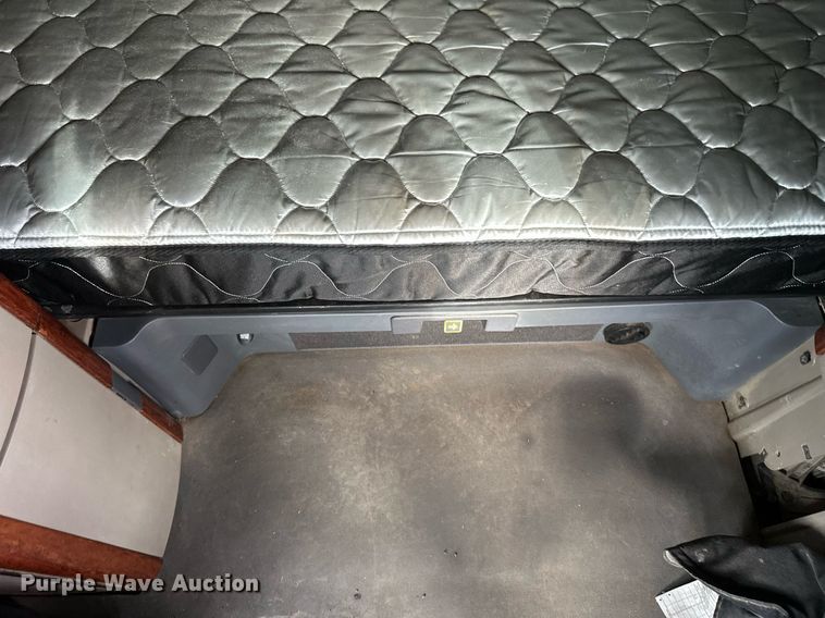 image for item DV0608 2015 Freightliner Cascadia 125 semi truck