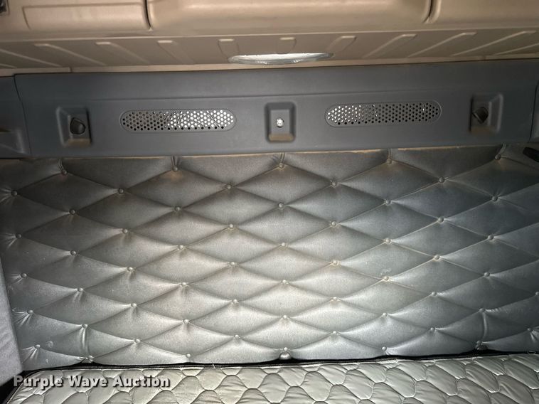 image for item DV0608 2015 Freightliner Cascadia 125 semi truck