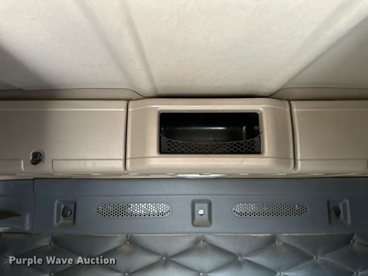 image for item DV0608 2015 Freightliner Cascadia 125 semi truck