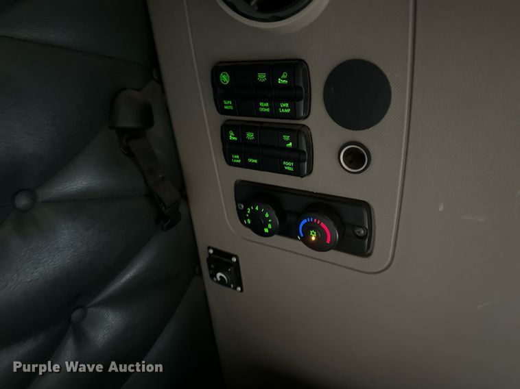 image for item DV0608 2015 Freightliner Cascadia 125 semi truck