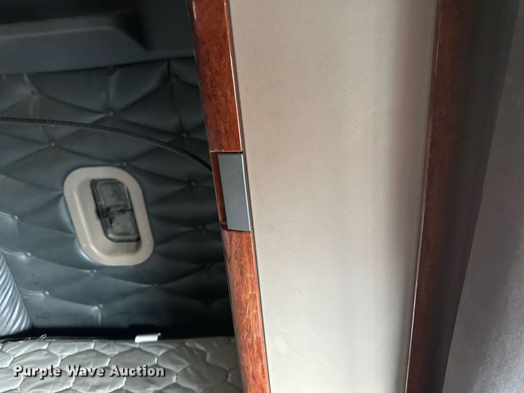 image for item DV0608 2015 Freightliner Cascadia 125 semi truck