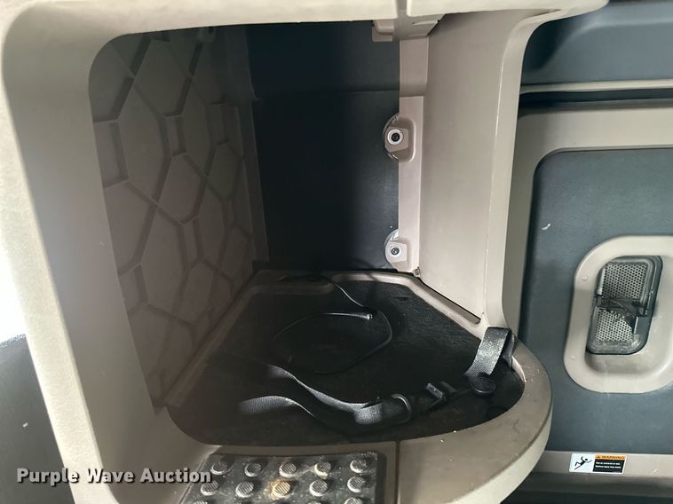 image for item DV0608 2015 Freightliner Cascadia 125 semi truck