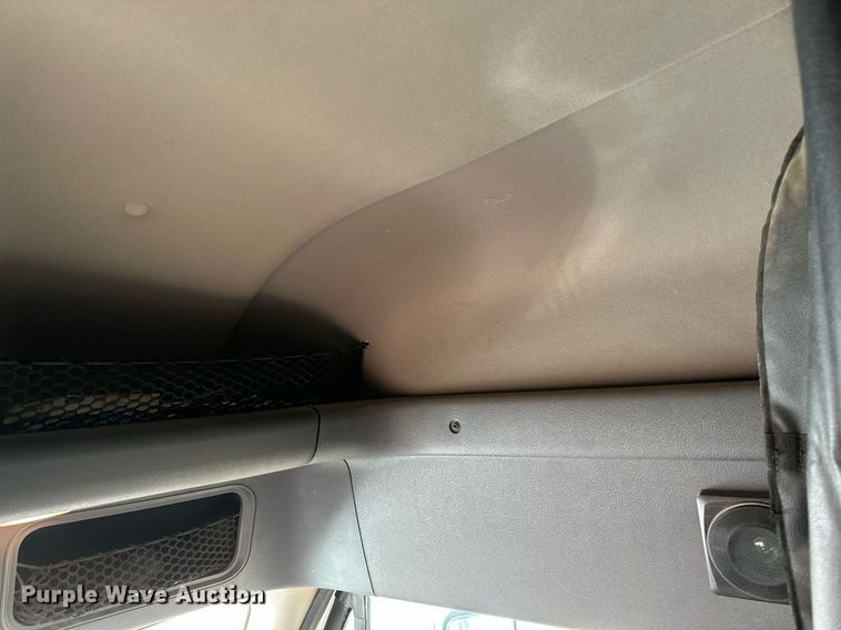 image for item DV0608 2015 Freightliner Cascadia 125 semi truck