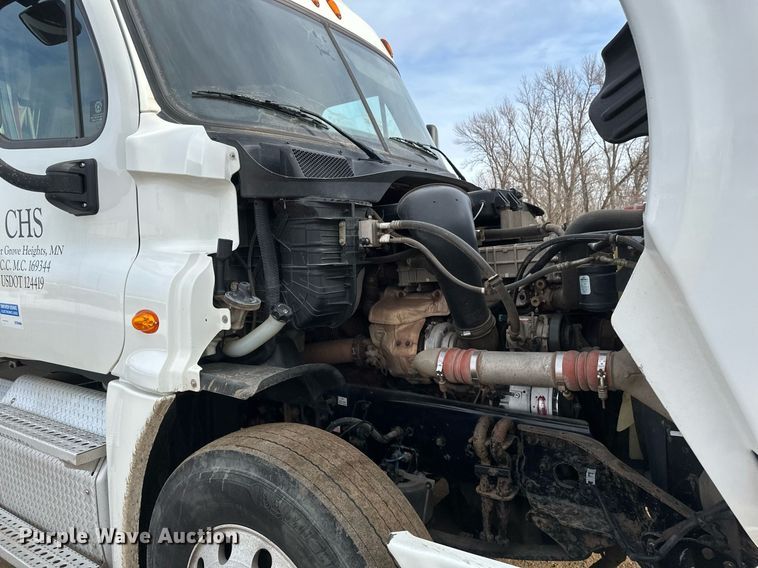 image for item DV0608 2015 Freightliner Cascadia 125 semi truck