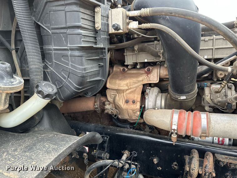 image for item DV0608 2015 Freightliner Cascadia 125 semi truck