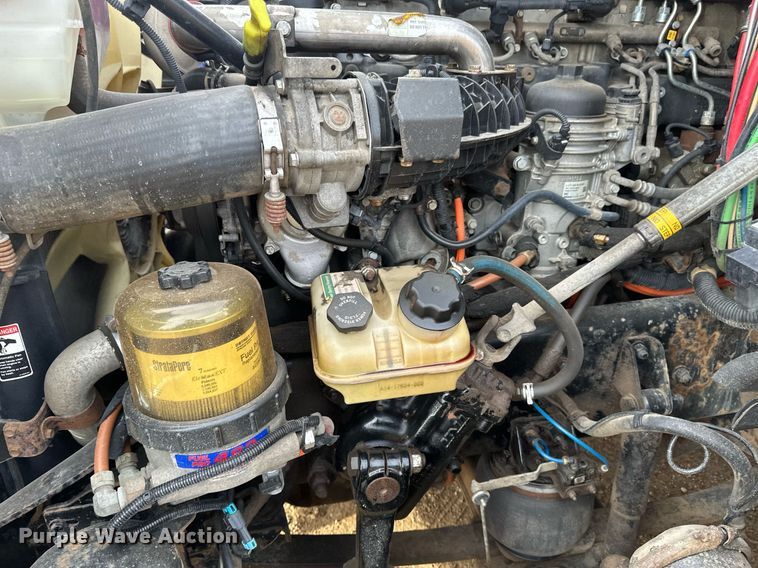 image for item DV0608 2015 Freightliner Cascadia 125 semi truck