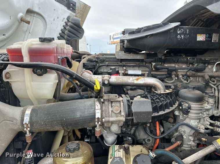 image for item DV0608 2015 Freightliner Cascadia 125 semi truck