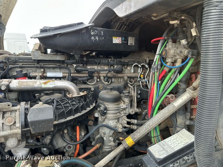 image for item DV0608 2015 Freightliner Cascadia 125 semi truck