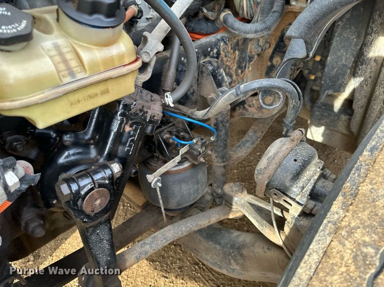 image for item DV0608 2015 Freightliner Cascadia 125 semi truck