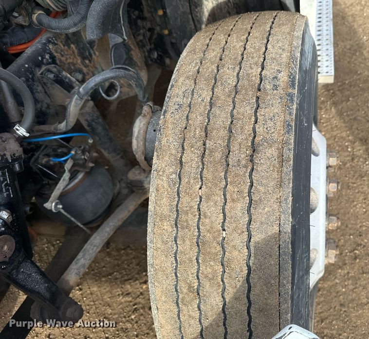 image for item DV0608 2015 Freightliner Cascadia 125 semi truck