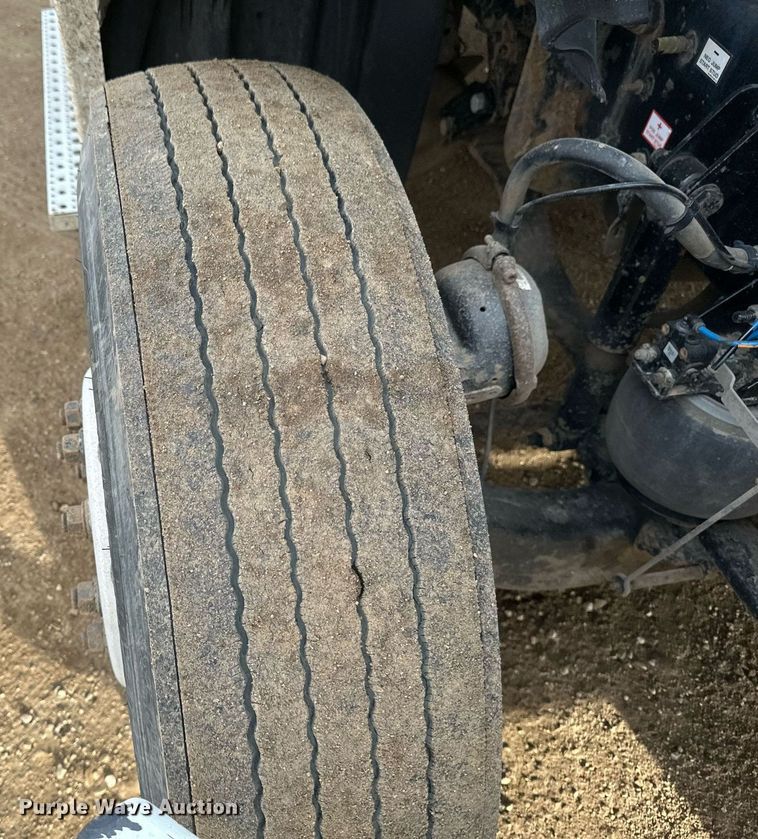 image for item DV0608 2015 Freightliner Cascadia 125 semi truck