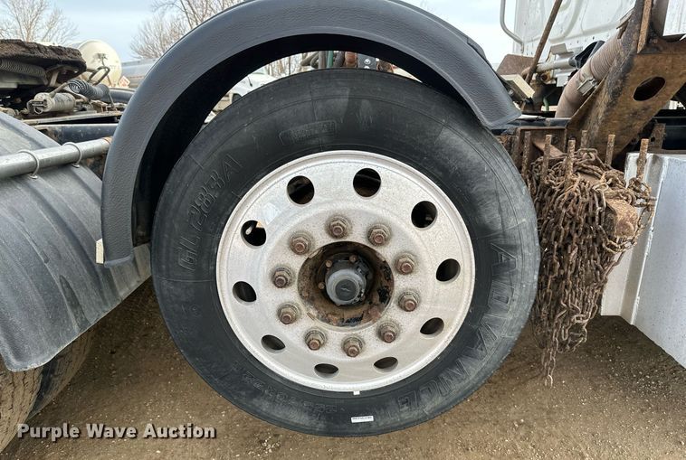 image for item DV0608 2015 Freightliner Cascadia 125 semi truck