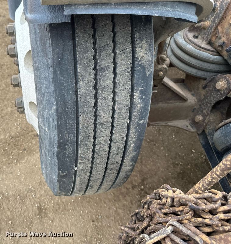 image for item DV0608 2015 Freightliner Cascadia 125 semi truck