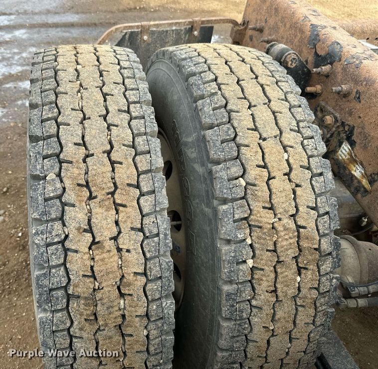 image for item DV0608 2015 Freightliner Cascadia 125 semi truck