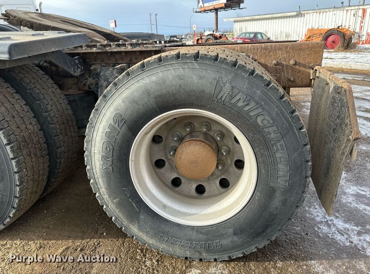 image for item DV0608 2015 Freightliner Cascadia 125 semi truck