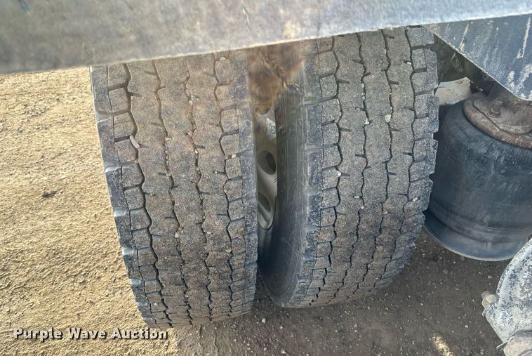 image for item DV0608 2015 Freightliner Cascadia 125 semi truck