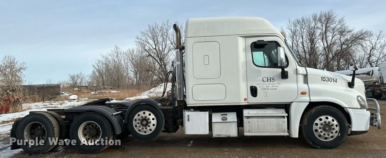 image for item DV0609 2015 Freightliner Cascadia 125 semi truck