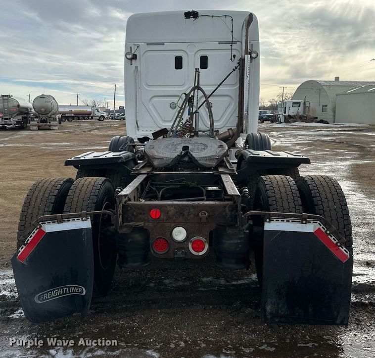 image for item DV0609 2015 Freightliner Cascadia 125 semi truck