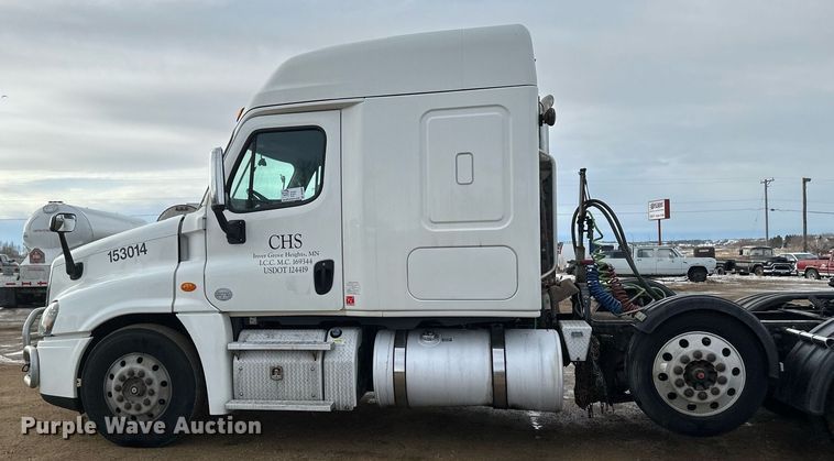 image for item DV0609 2015 Freightliner Cascadia 125 semi truck