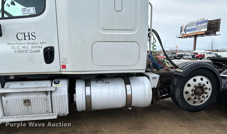 image for item DV0609 2015 Freightliner Cascadia 125 semi truck