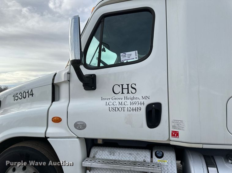 image for item DV0609 2015 Freightliner Cascadia 125 semi truck