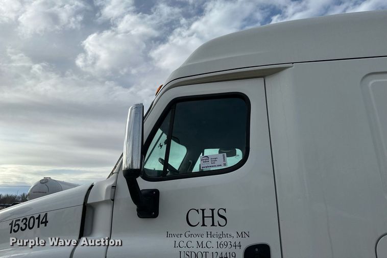 image for item DV0609 2015 Freightliner Cascadia 125 semi truck