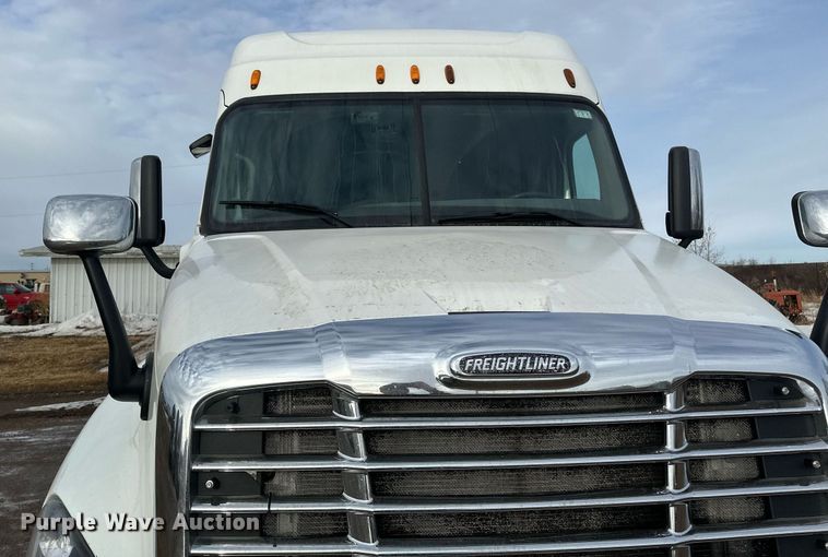 image for item DV0609 2015 Freightliner Cascadia 125 semi truck