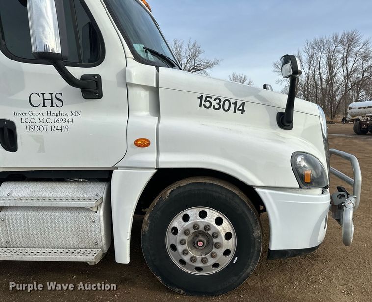 image for item DV0609 2015 Freightliner Cascadia 125 semi truck