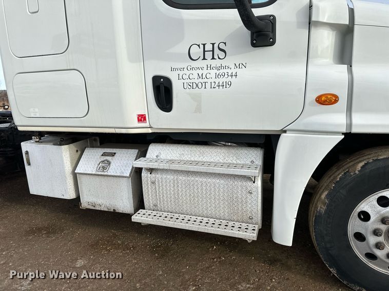 image for item DV0609 2015 Freightliner Cascadia 125 semi truck