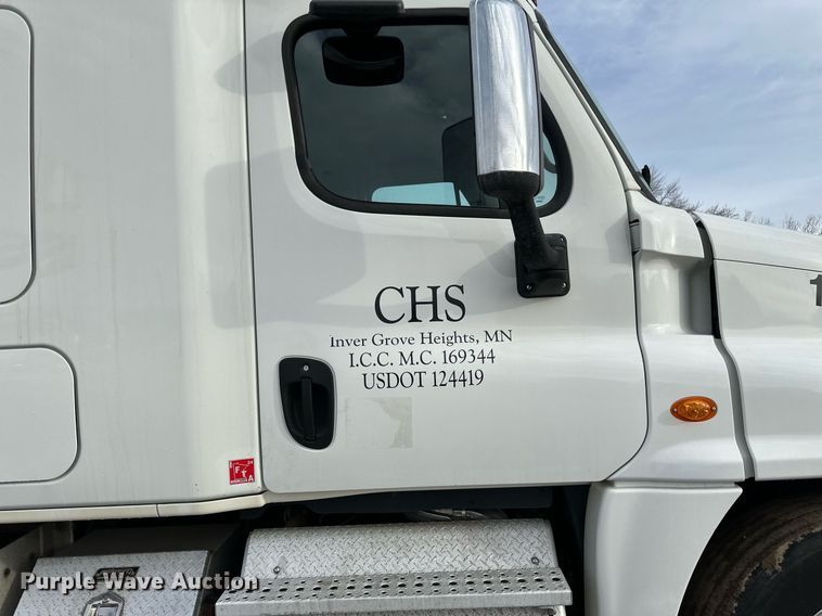 image for item DV0609 2015 Freightliner Cascadia 125 semi truck