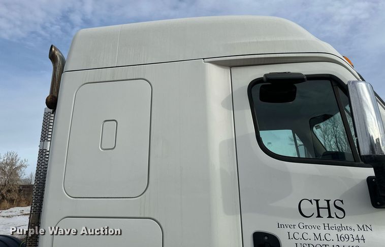 image for item DV0609 2015 Freightliner Cascadia 125 semi truck