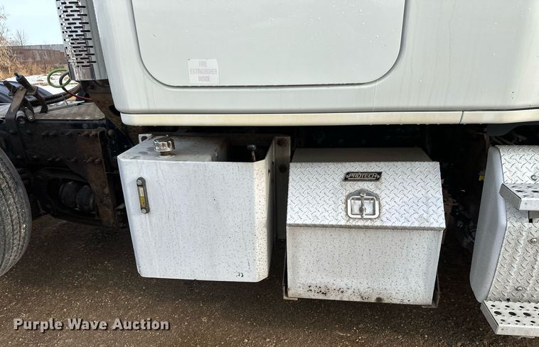 image for item DV0609 2015 Freightliner Cascadia 125 semi truck