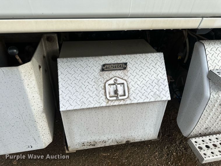 image for item DV0609 2015 Freightliner Cascadia 125 semi truck