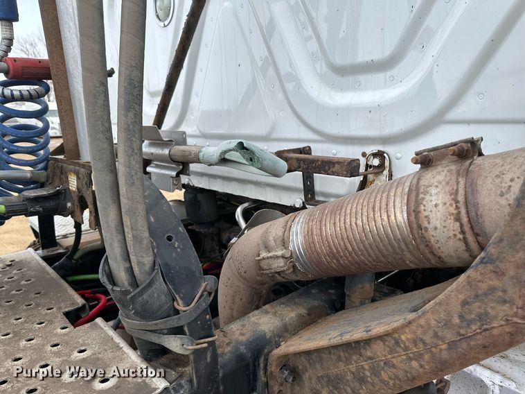 image for item DV0609 2015 Freightliner Cascadia 125 semi truck