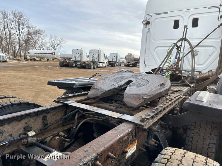 image for item DV0609 2015 Freightliner Cascadia 125 semi truck