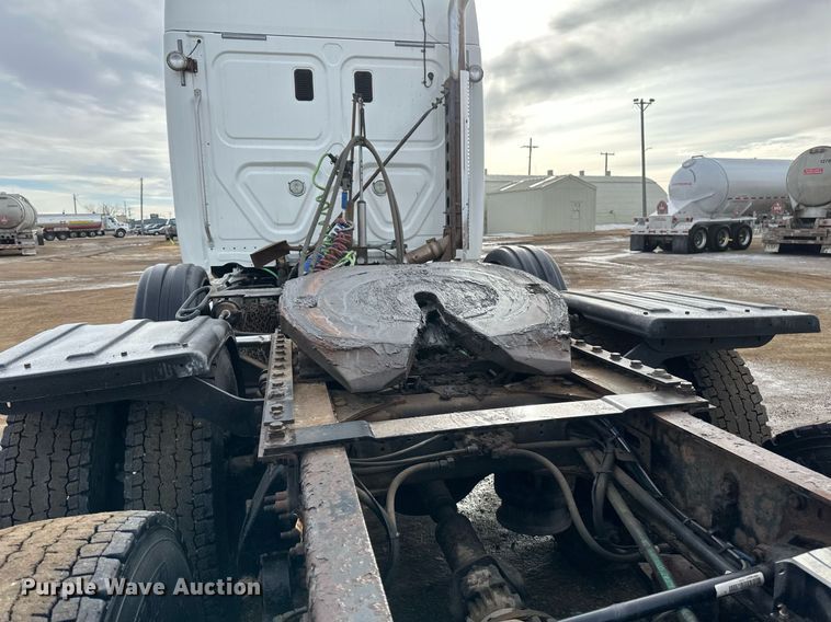 image for item DV0609 2015 Freightliner Cascadia 125 semi truck