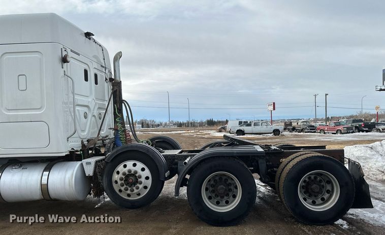 image for item DV0609 2015 Freightliner Cascadia 125 semi truck