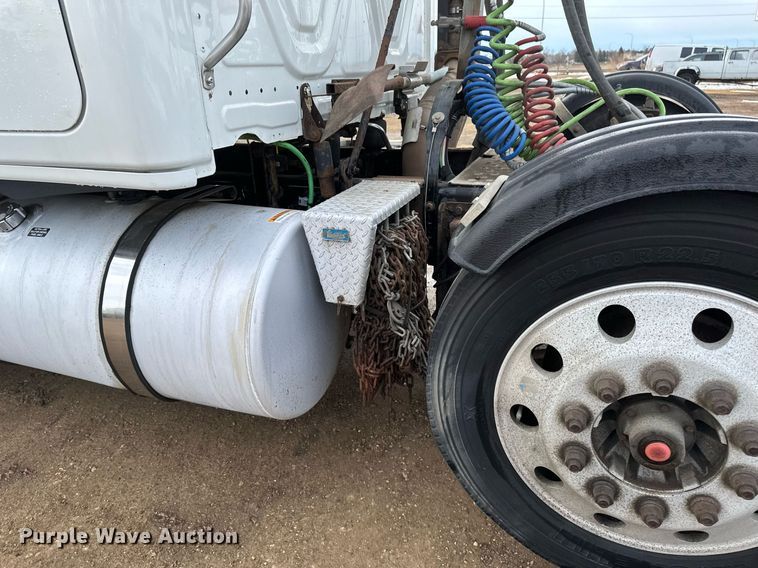 image for item DV0609 2015 Freightliner Cascadia 125 semi truck