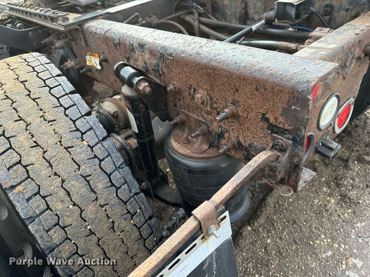 image for item DV0609 2015 Freightliner Cascadia 125 semi truck