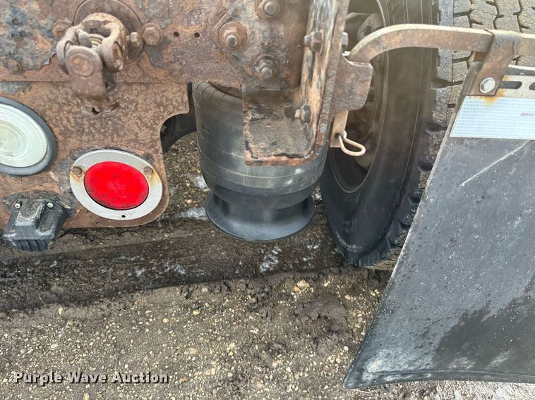 image for item DV0609 2015 Freightliner Cascadia 125 semi truck