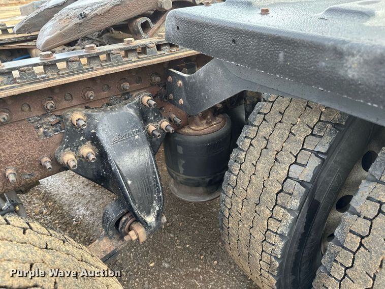 image for item DV0609 2015 Freightliner Cascadia 125 semi truck