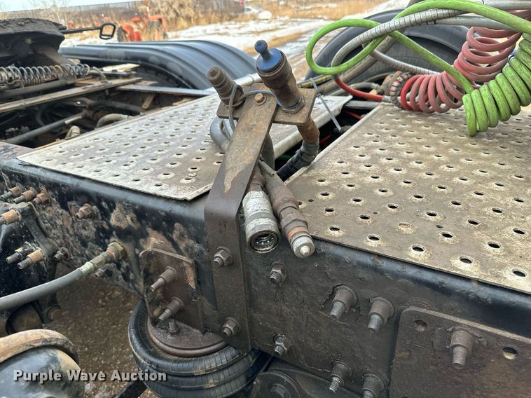 image for item DV0609 2015 Freightliner Cascadia 125 semi truck