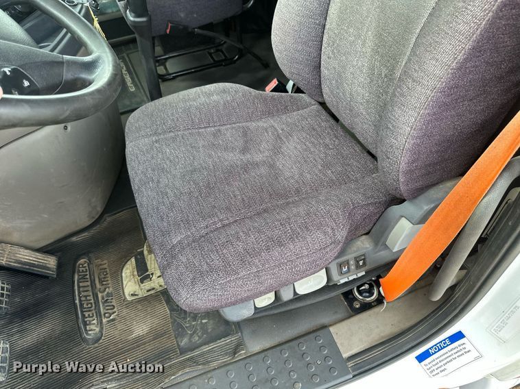 image for item DV0609 2015 Freightliner Cascadia 125 semi truck