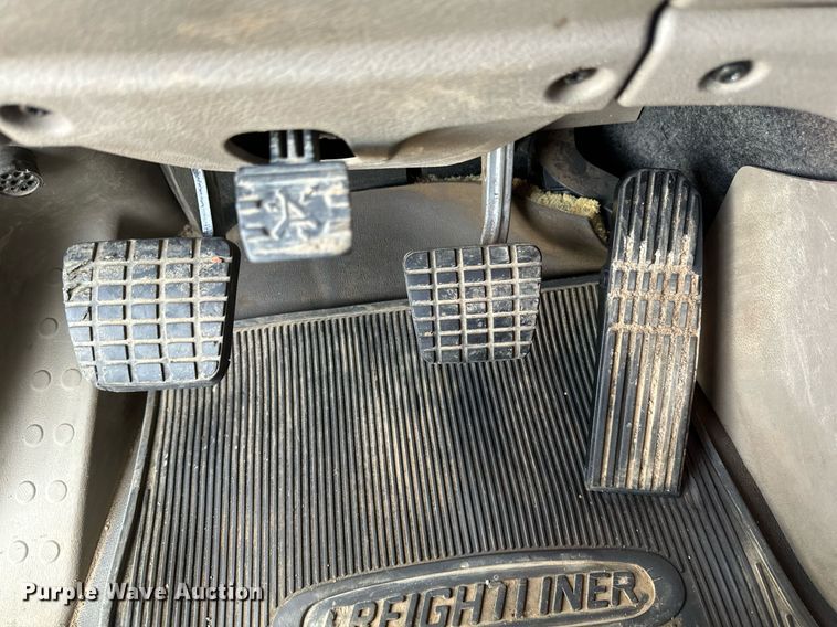 image for item DV0609 2015 Freightliner Cascadia 125 semi truck