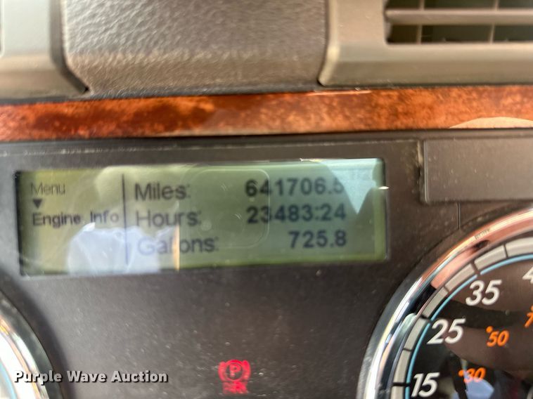 image for item DV0609 2015 Freightliner Cascadia 125 semi truck