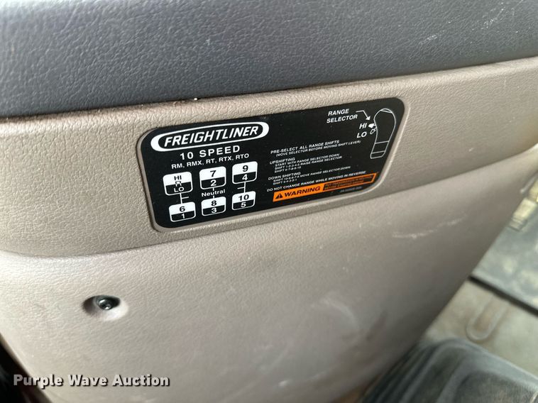 image for item DV0609 2015 Freightliner Cascadia 125 semi truck