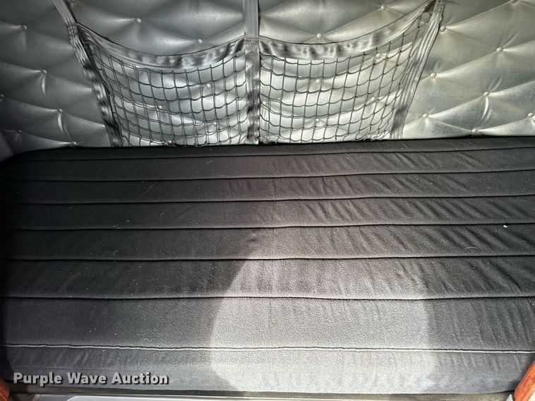 image for item DV0609 2015 Freightliner Cascadia 125 semi truck